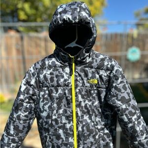 The North Face Reversible Puffer Jacket Boys - Size Large 14-16.